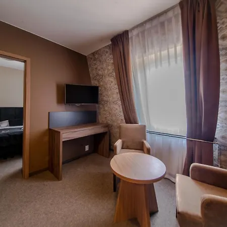 Srebrny Bucznik Wellness & Restaurant * איסטבנה