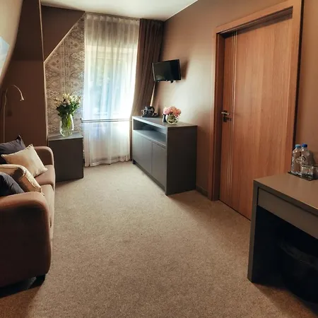 מלון Srebrny Bucznik Wellness & Restaurant