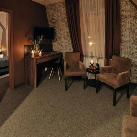 酒店 Srebrny Bucznik Wellness & Restaurant 伊斯泰布纳